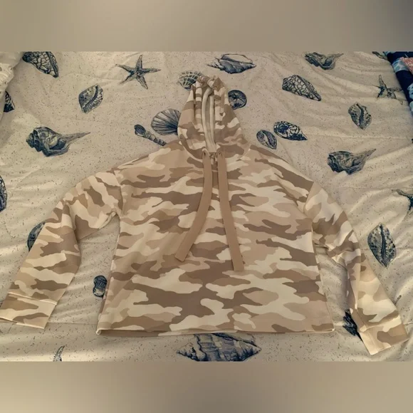 Cable & Gauge Camouflage Hoodie in Beige and White size Medium - Picture 1 of 5